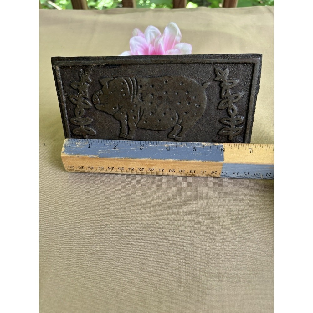 Cast Iron Bacon Press with Wood Handle & Pig Hog Design 7" X 4" Farmhouse - Picture 3 of 11